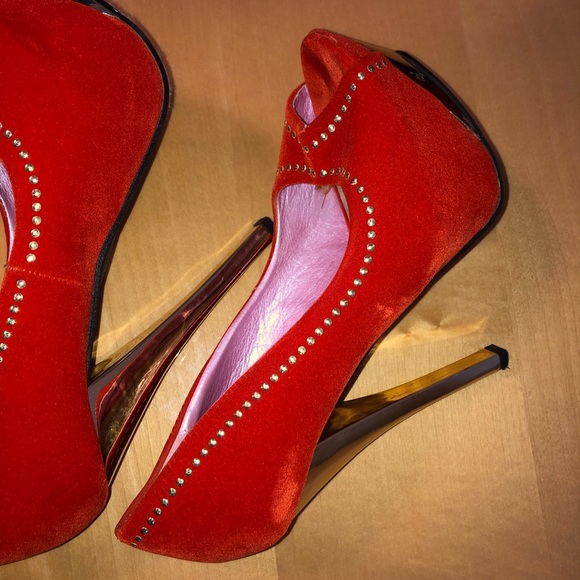 Heels - Picture 2 of 6